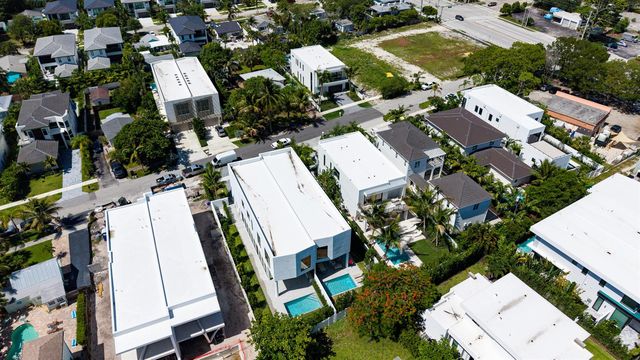 723 Lake Avenue N, Delray Beach, FL 33483