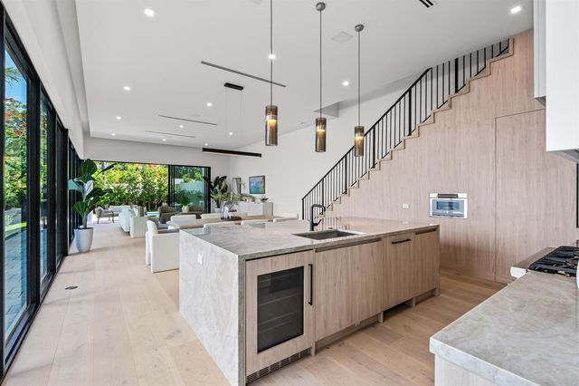 723 Lake Avenue N, Delray Beach, FL 33483