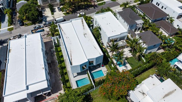 723 Lake Avenue N, Delray Beach, FL 33483