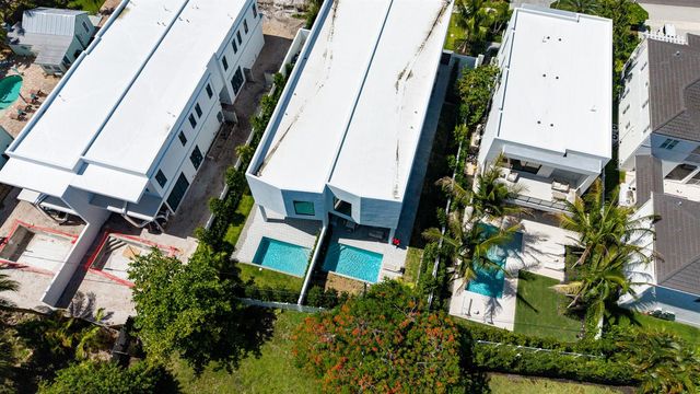 723 Lake Avenue N, Delray Beach, FL 33483