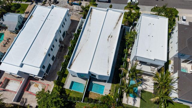 723 Lake Avenue N, Delray Beach, FL 33483