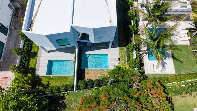 723 Lake Avenue N, Delray Beach, FL 33483