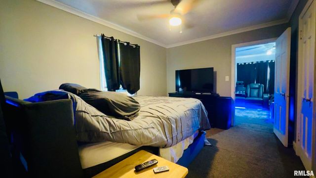 419 E CHURCH Street, Benton, IL 62812