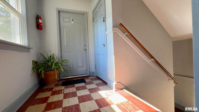 419 E CHURCH Street, Benton, IL 62812