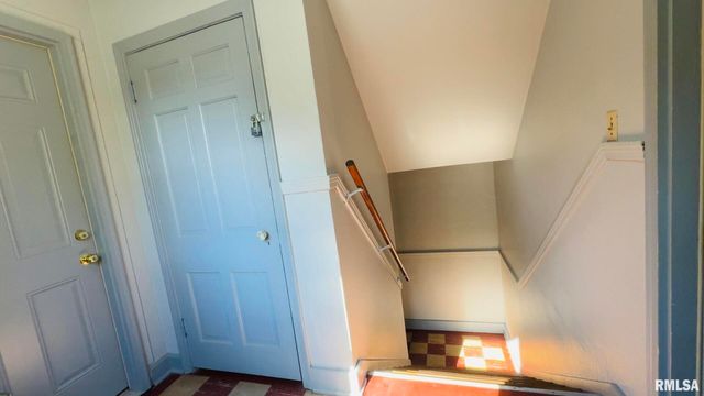 419 E CHURCH Street, Benton, IL 62812