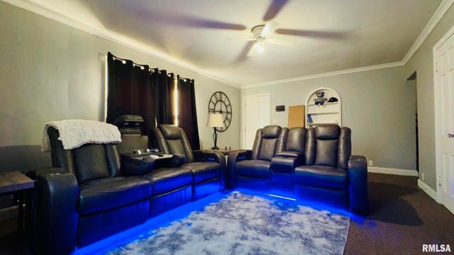 419 E CHURCH Street, Benton, IL 62812