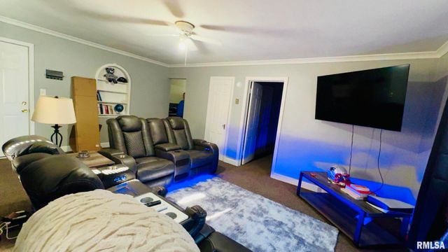 419 E CHURCH Street, Benton, IL 62812