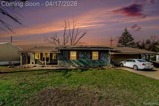 1612 Connecticut Street, Wolverine Lake, MI 48390