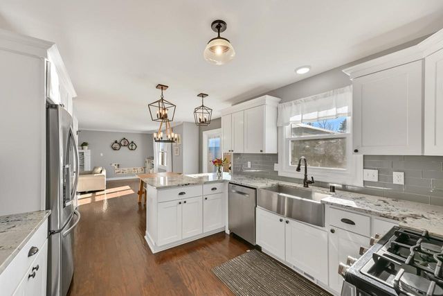 4213 W Madison BOULEVARD, Franklin, WI 53132