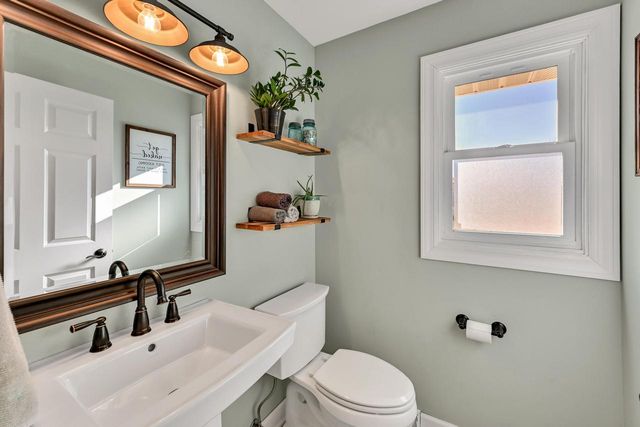 4213 W Madison BOULEVARD, Franklin, WI 53132