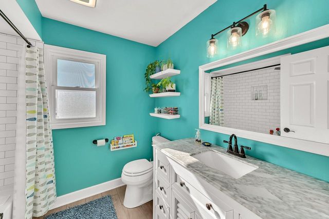 4213 W Madison BOULEVARD, Franklin, WI 53132