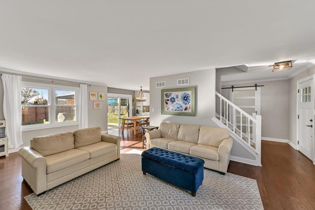 4213 W Madison BOULEVARD, Franklin, WI 53132