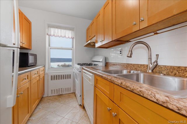 25 Sunnyside Drive 6K, Yonkers, NY 10705