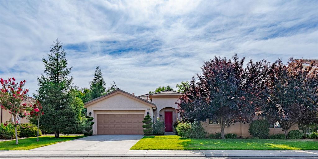 Image 1 of property listing at 2222 Carson Avenue, Clovis, CA 93611