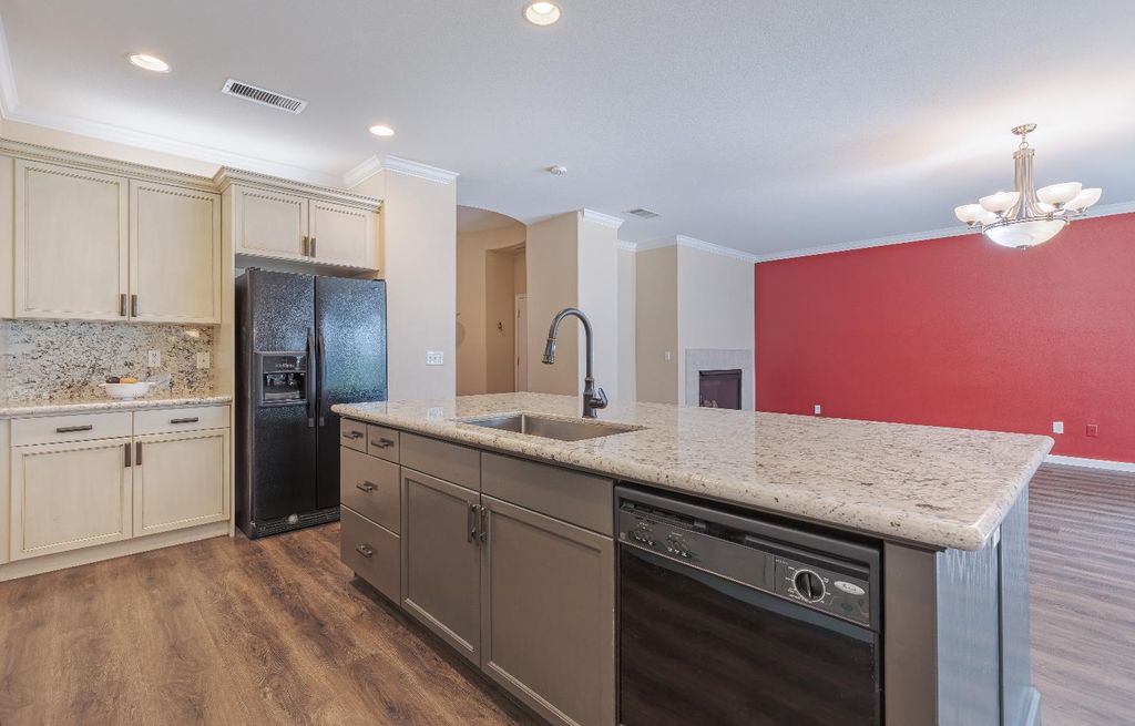 Image 10 of property listing at 2222 Carson Avenue, Clovis, CA 93611