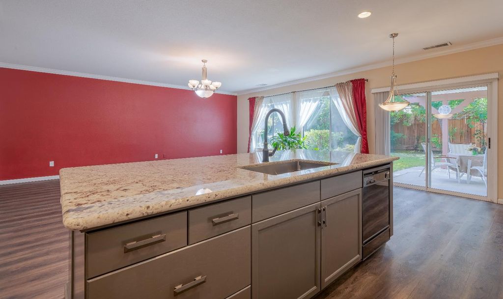 Image 11 of property listing at 2222 Carson Avenue, Clovis, CA 93611