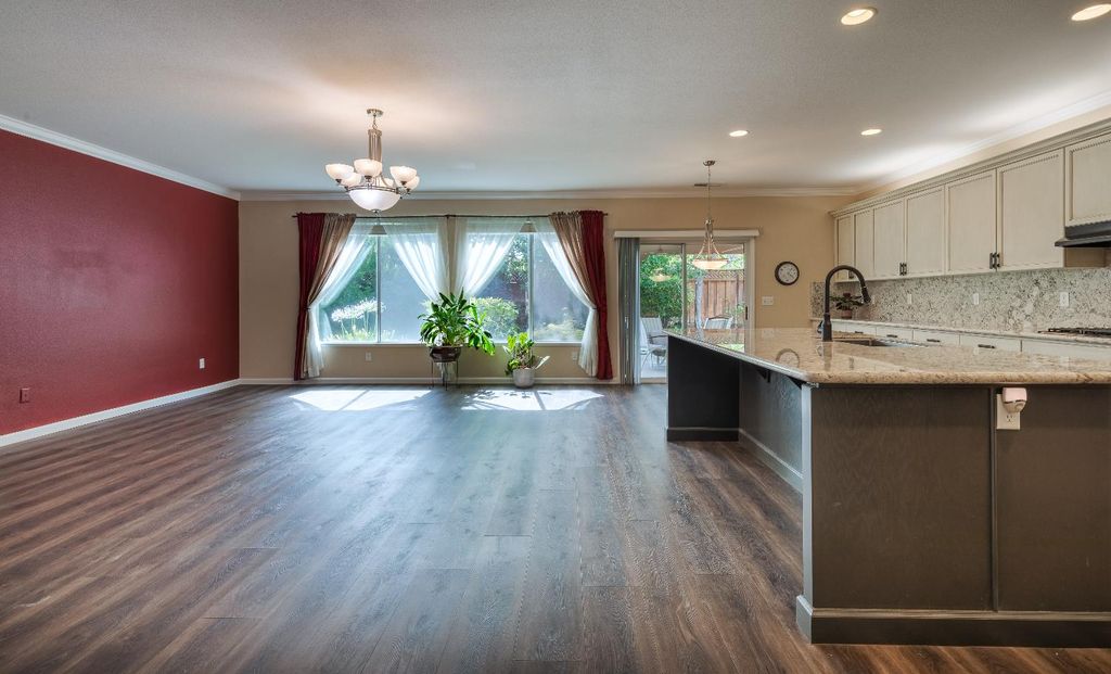 Image 13 of property listing at 2222 Carson Avenue, Clovis, CA 93611
