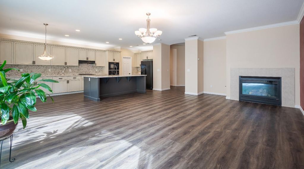 Image 14 of property listing at 2222 Carson Avenue, Clovis, CA 93611
