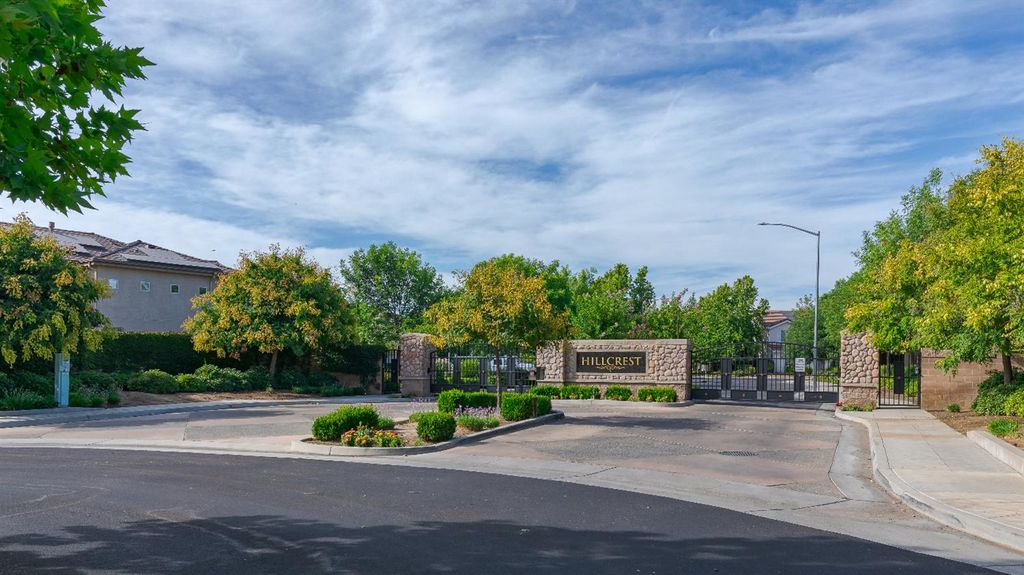 Image 2 of property listing at 2222 Carson Avenue, Clovis, CA 93611