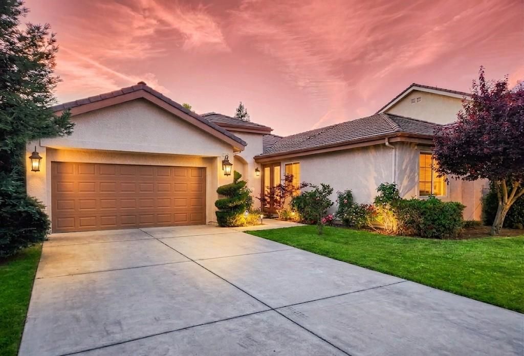 Image 3 of property listing at 2222 Carson Avenue, Clovis, CA 93611