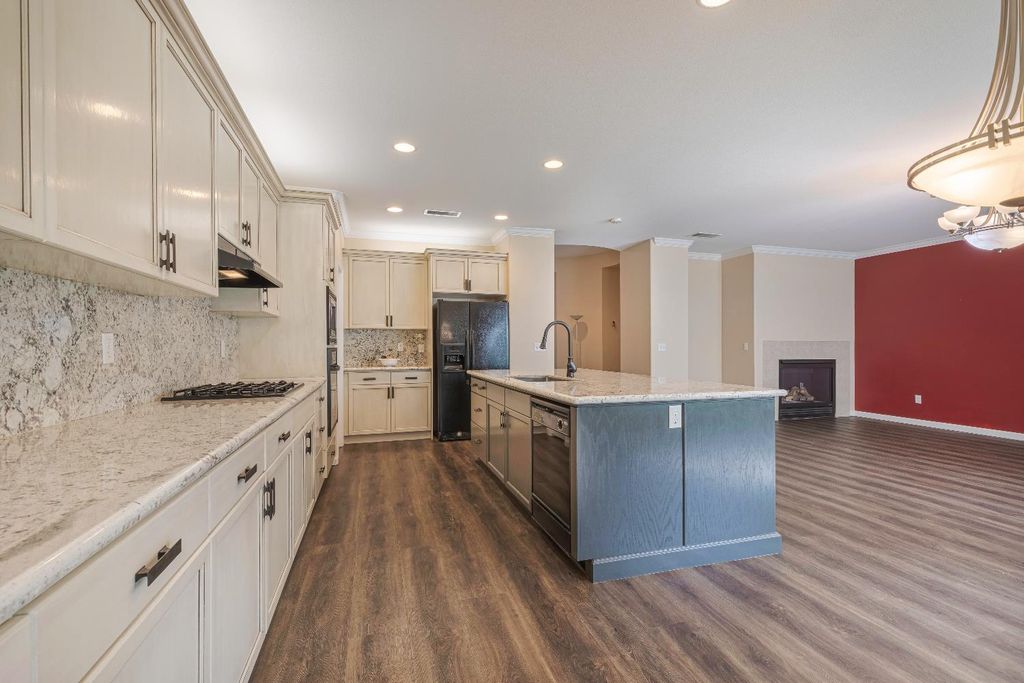 Image 8 of property listing at 2222 Carson Avenue, Clovis, CA 93611