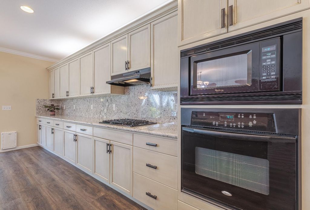 Image 9 of property listing at 2222 Carson Avenue, Clovis, CA 93611