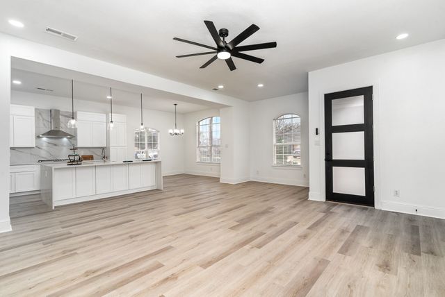 2422 Vagas Street, Dallas, TX 75219