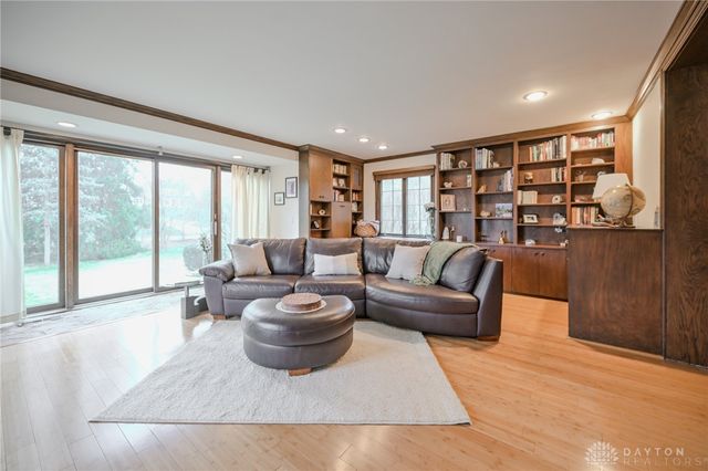 735 Tanglewood Drive, Springfield, OH 45504