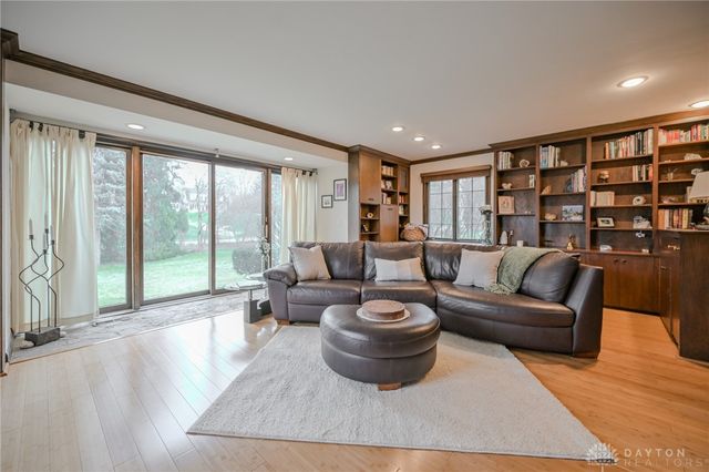 735 Tanglewood Drive, Springfield, OH 45504