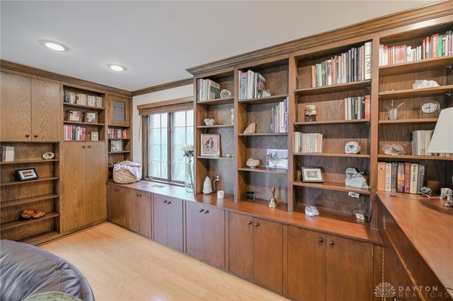 735 Tanglewood Drive, Springfield, OH 45504