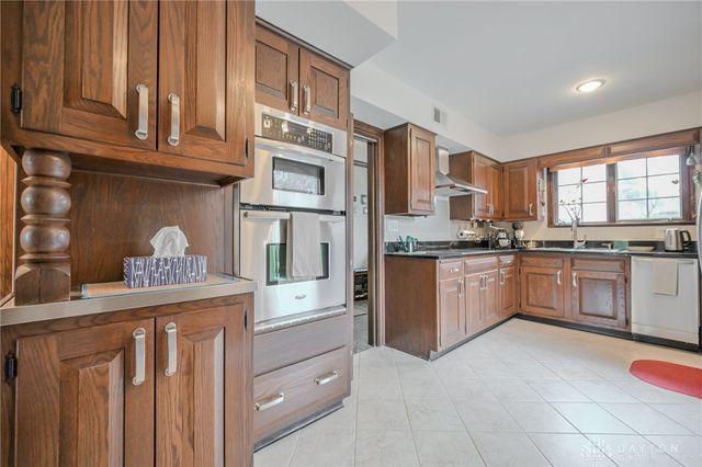 735 Tanglewood Drive, Springfield, OH 45504