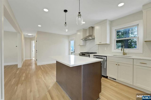 300 John Ochs Drive, Saddle Brook, NJ 07663