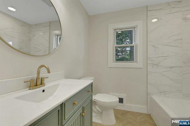 300 John Ochs Drive, Saddle Brook, NJ 07663