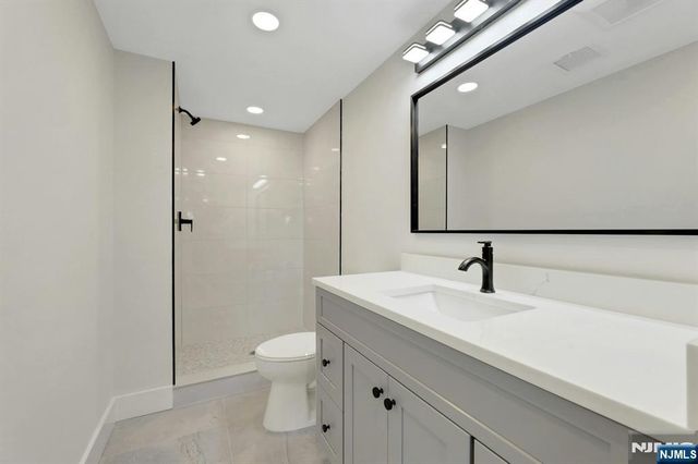 300 John Ochs Drive, Saddle Brook, NJ 07663