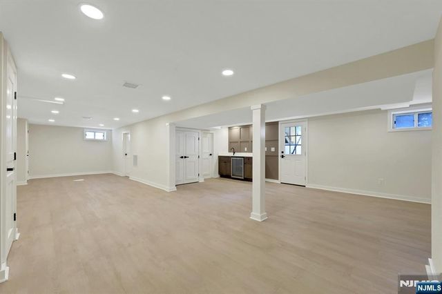 300 John Ochs Drive, Saddle Brook, NJ 07663