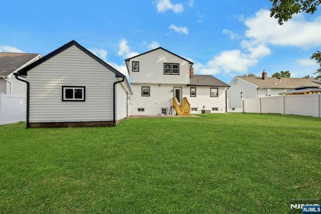 300 John Ochs Drive, Saddle Brook, NJ 07663