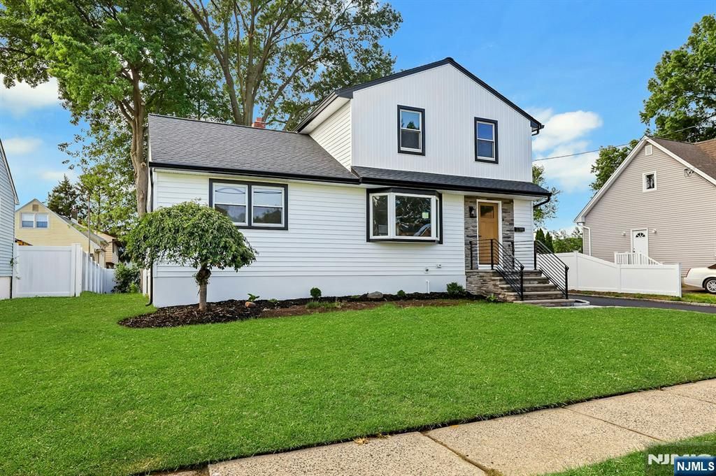 300 John Ochs Drive, Saddle Brook, NJ 07663