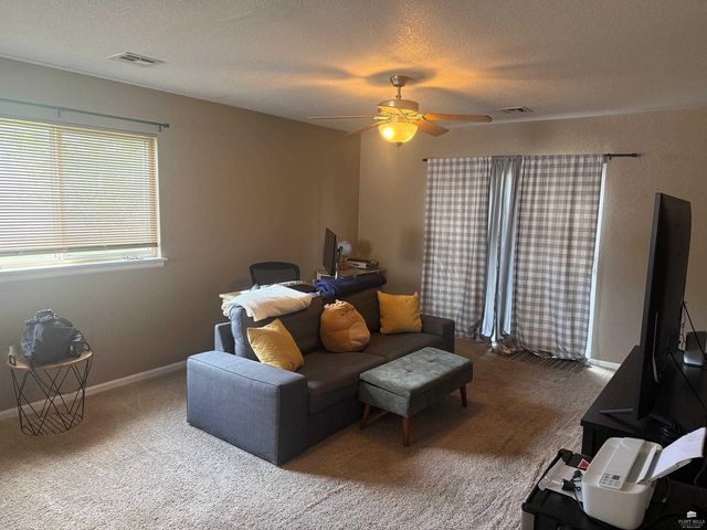 1120 Newfoundland Drive, Manhattan, KS 66503