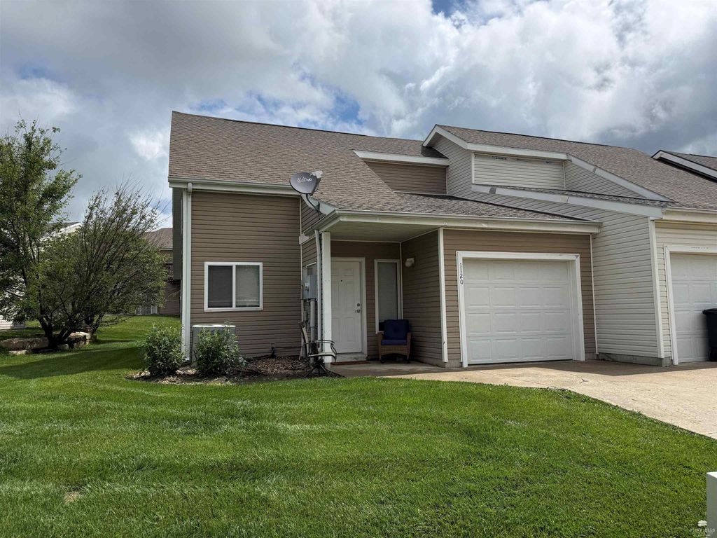 1120 Newfoundland Drive, Manhattan, KS 66503