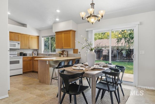 7710 N Dodgin Ave, Boise, ID 83714