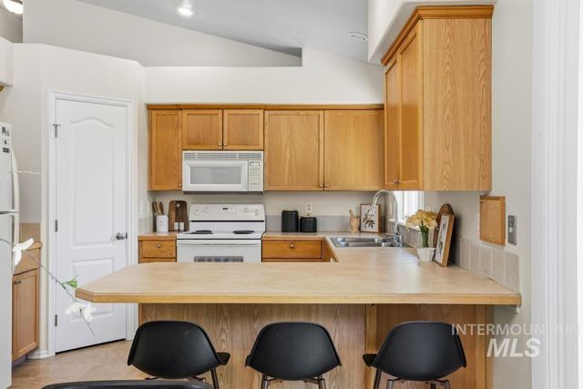 7710 N Dodgin Ave, Boise, ID 83714