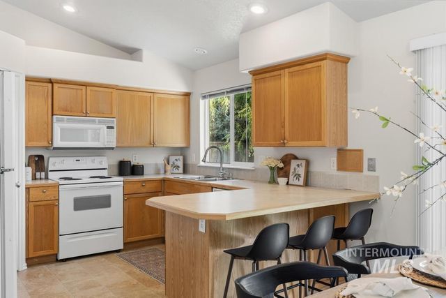 7710 N Dodgin Ave, Boise, ID 83714