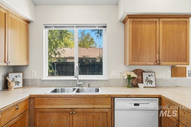 7710 N Dodgin Ave, Boise, ID 83714