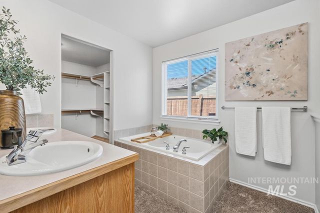 7710 N Dodgin Ave, Boise, ID 83714