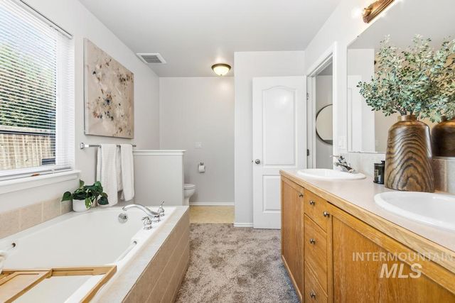 7710 N Dodgin Ave, Boise, ID 83714