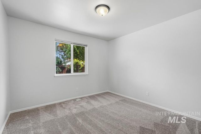 7710 N Dodgin Ave, Boise, ID 83714
