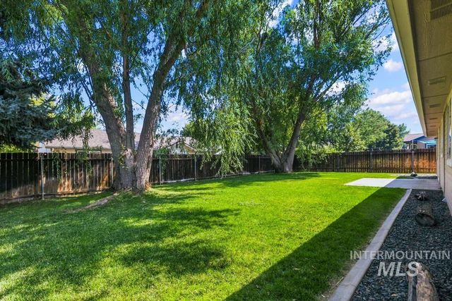 7710 N Dodgin Ave, Boise, ID 83714