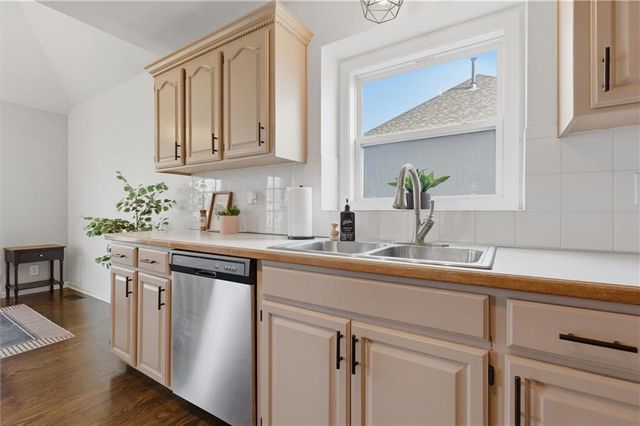 1010 WELLINGTON Way, Liberty, MO 64068