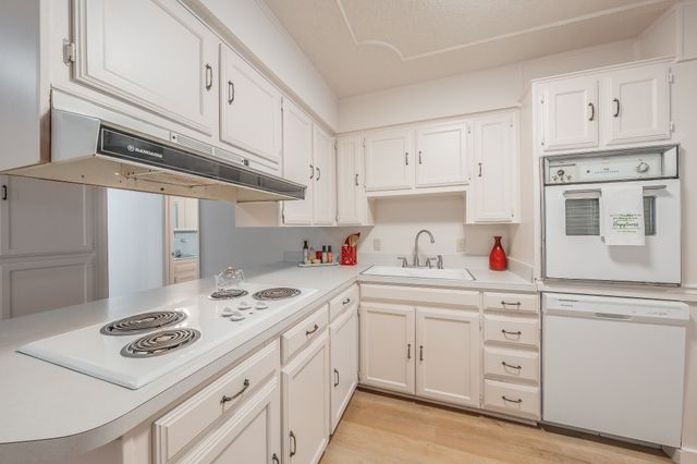 506 E Huitt Lane, Euless, TX 76040