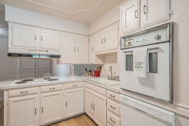 506 E Huitt Lane, Euless, TX 76040